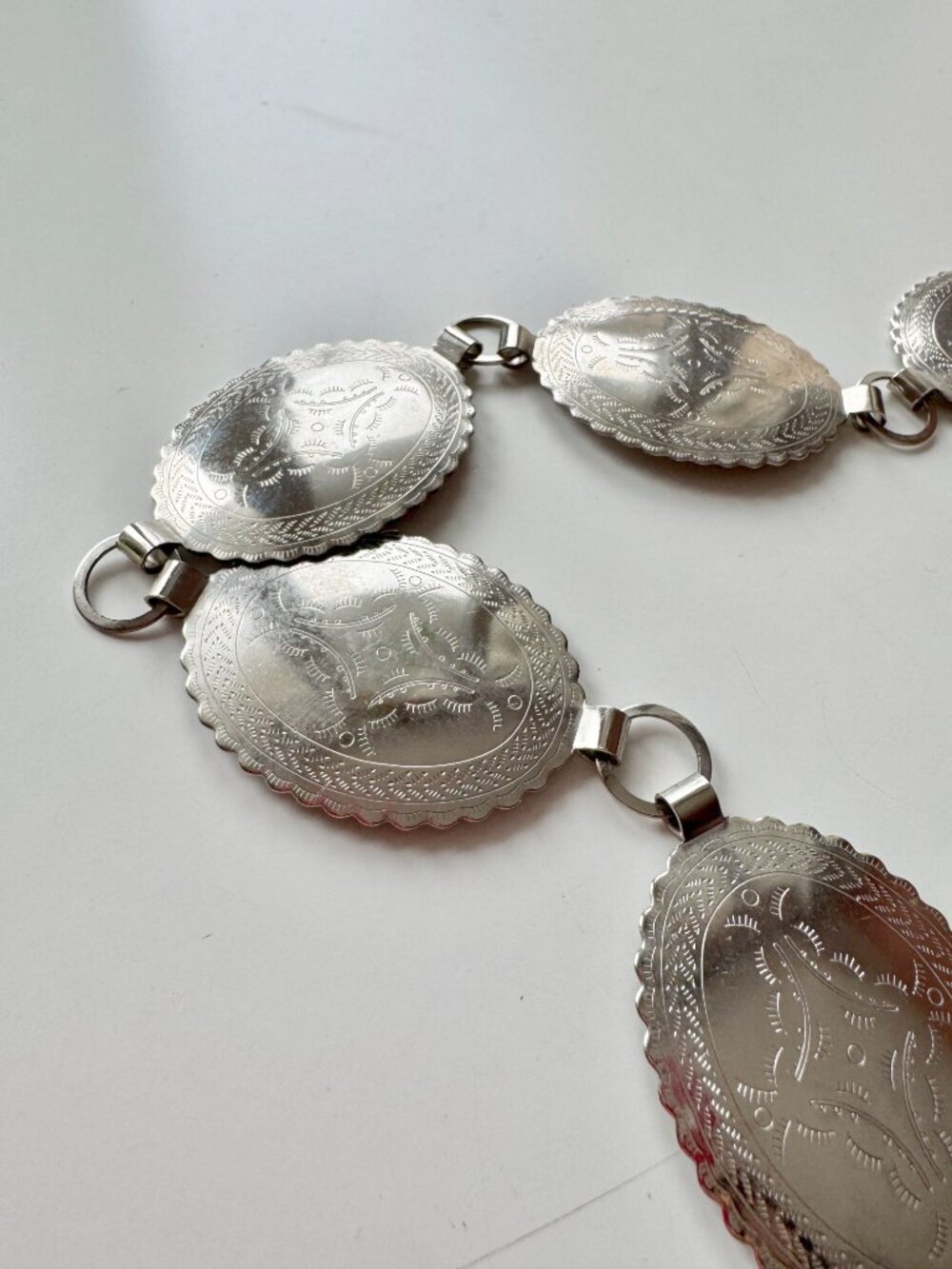 Vintage Silver Tone Etched Concho Medallion Chain Link Belt, One Size - Picture 3 of 9
